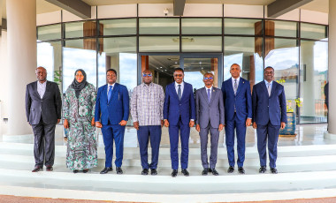 ​WAZIRI WA ULINZI NA JKT AKUTANA NA KUFANYA MAZUNGUMZO NA WAKUU WA MIKOA YA MIPAKANI DODOMA